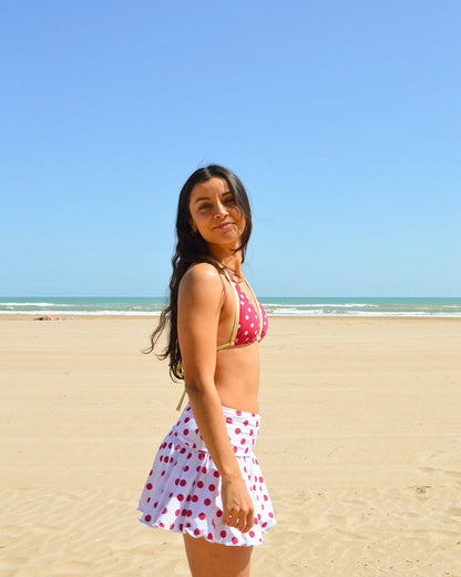 Top halter de color rojo con lunares blanco roto y borde amarillo